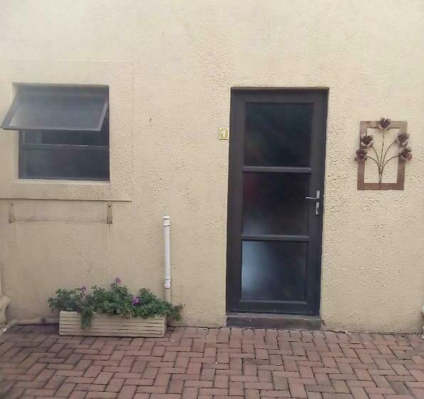 基本三人间, Woodpecker Guesthouse Middelburg Mpumalanga