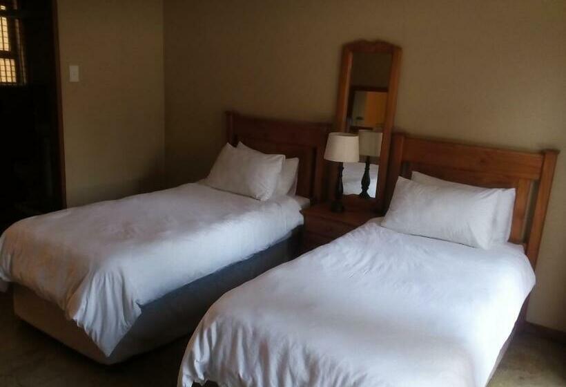 基本三人间, Woodpecker Guesthouse Middelburg Mpumalanga