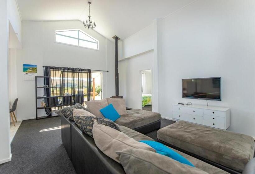 דירת שלושה חדרים, Hills Vista Lodge