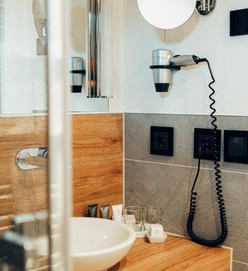 スタンダードトリプルルーム, Tannenhaus