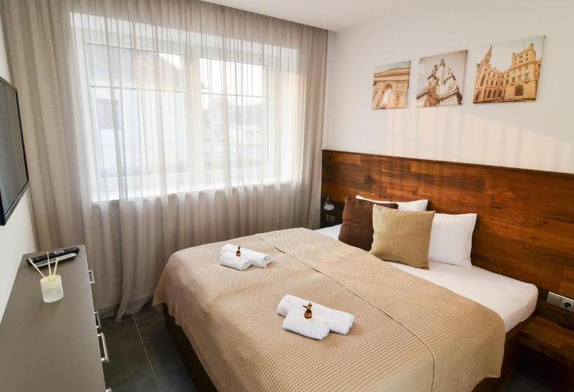 غرفة قياسية رباعية, Apartmány Málek