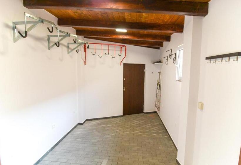 غرفة قياسية رباعية, Apartmány Málek