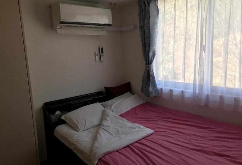 חדר בסיסי מיטה זוגית, Fujibou