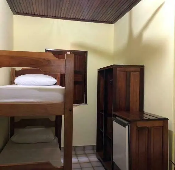 اتاق ساده سه‌ نفره, Hostel Beach