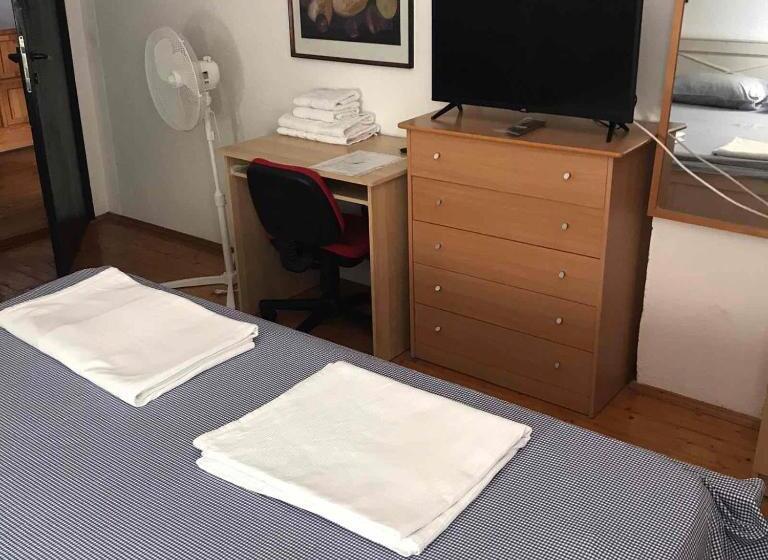 اتاق راحتی سه تخته, Hostel Emi