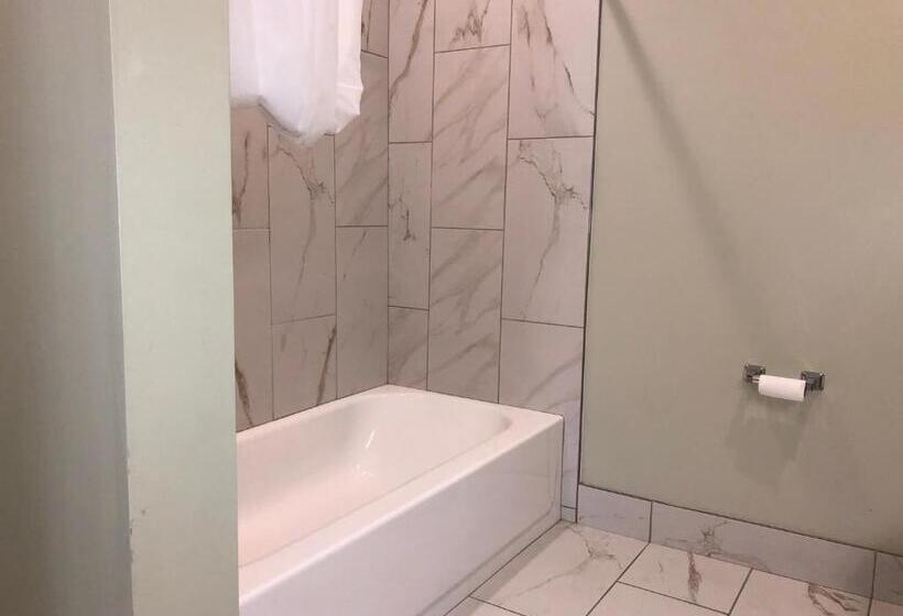 חדר דלוקס לשלושה, Elevation