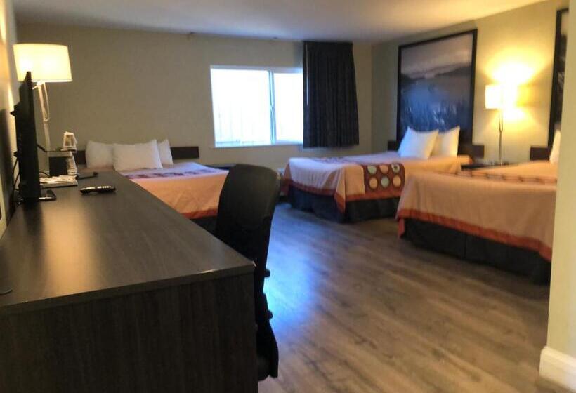 חדר דלוקס לשלושה, Elevation