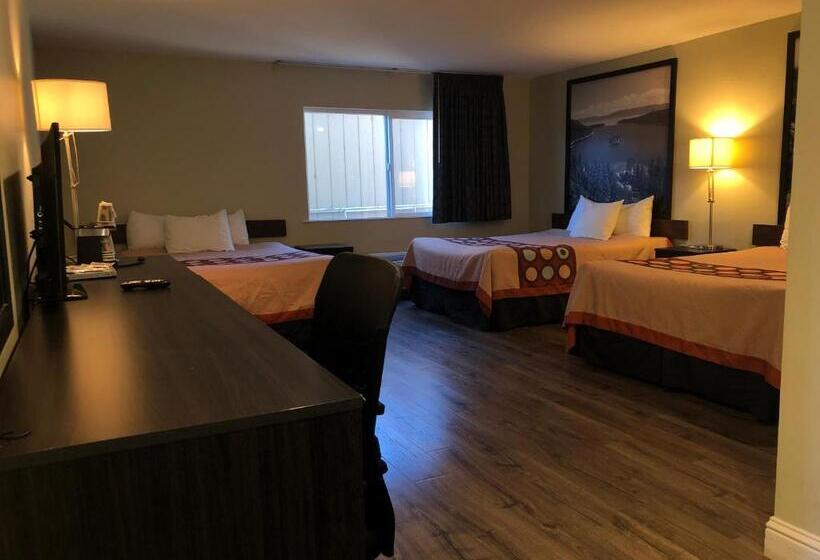 חדר דלוקס לשלושה, Elevation