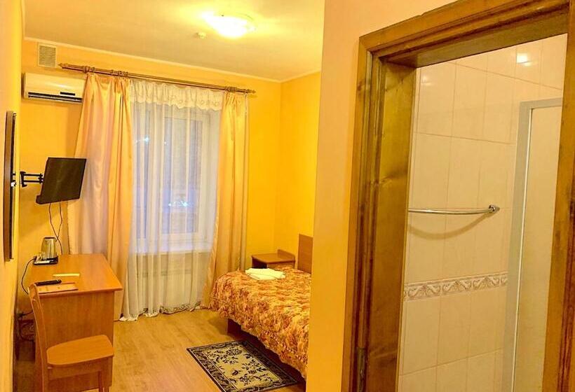 اتاق استاندارد یک نفره, Inn On Zhytomyrska