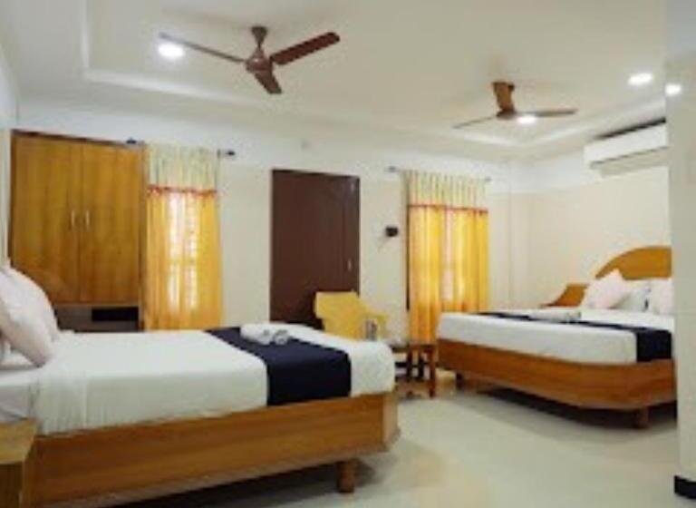 디럭스 4인 룸, Jeyam