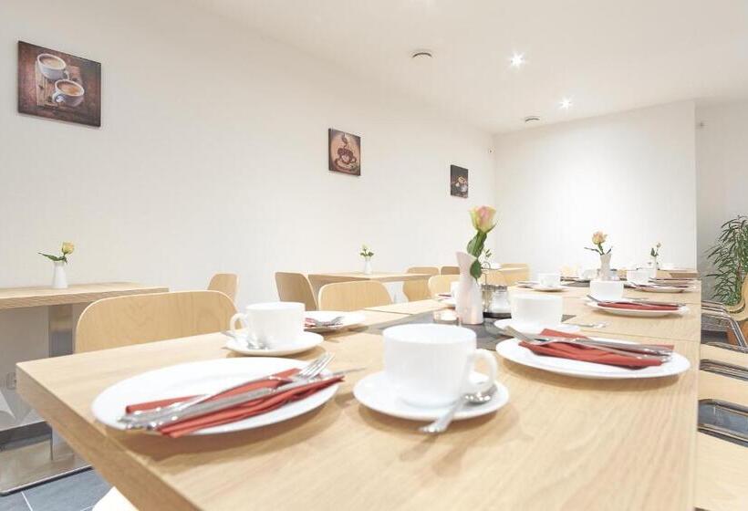 标准单人间, Zur Friedenseiche