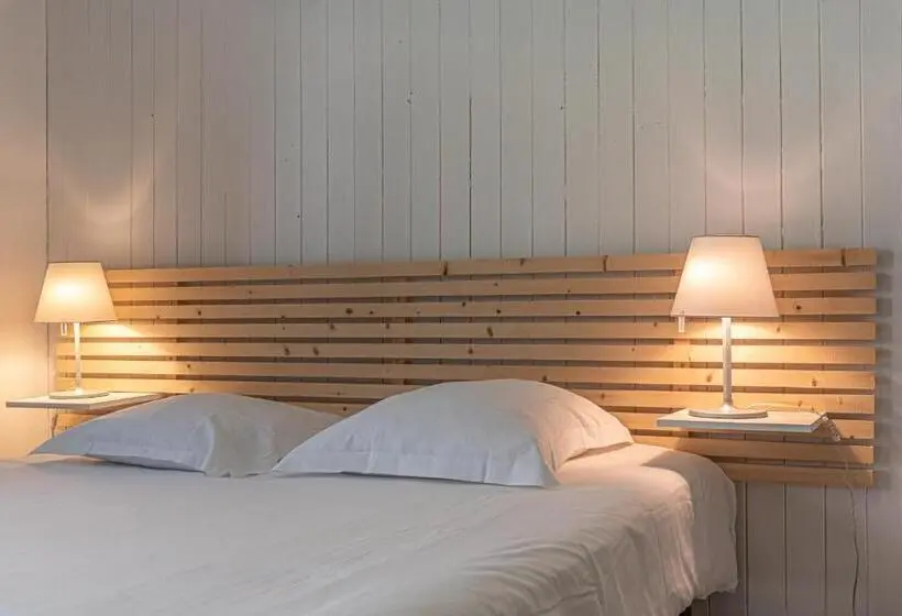 Standard Neljän Hengen Huone, Hôtel Naéco Audierne