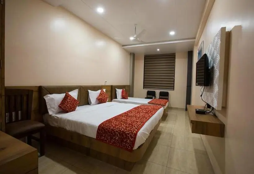 اتاق استاندارد سه نفره, Balaji Palace