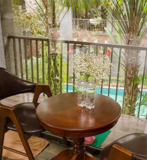 اتاق استاندارد با چشمانداز استخر, King Kong Homestay