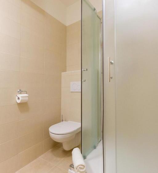 חדר סטנדרט יחיד, Ungar