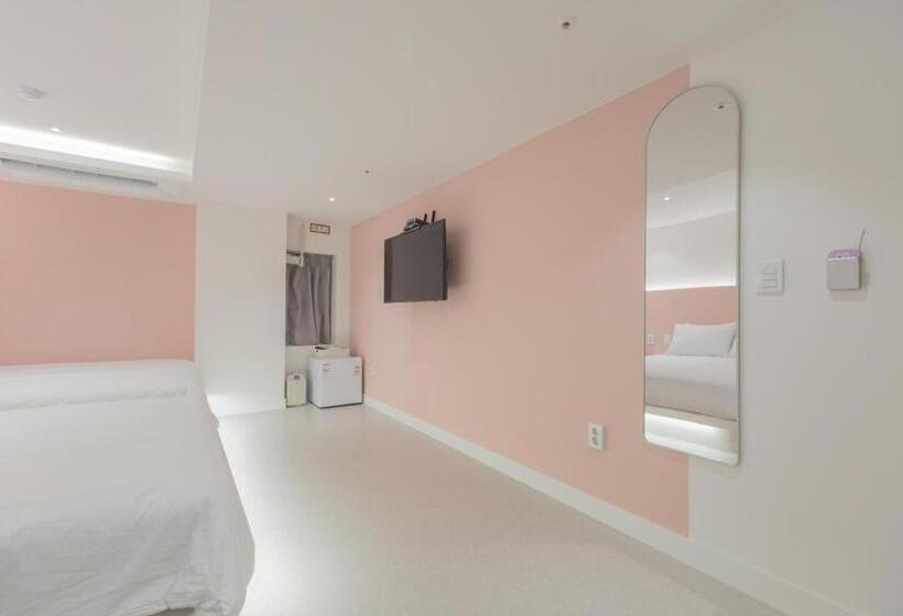 غرفة عائلية, Mj Stay 2