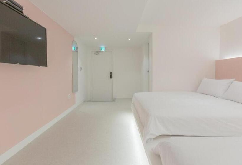 غرفة عائلية, Mj Stay 2