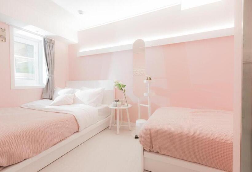 غرفة قياسية ثلاثية, Mj Stay 2