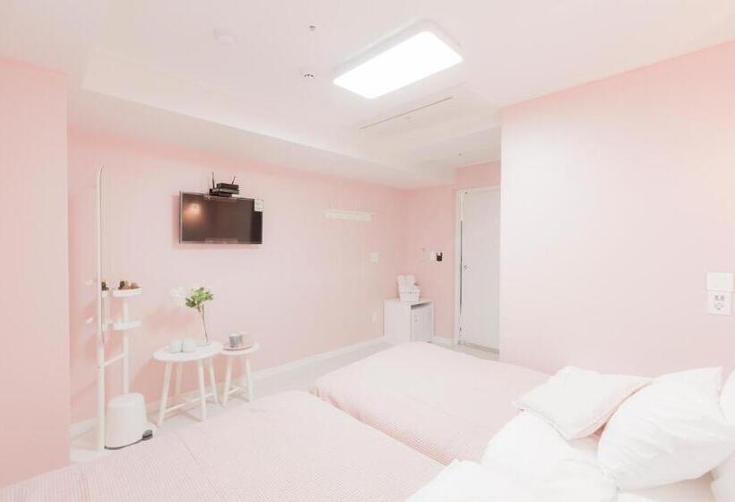 غرفة قياسية ثلاثية, Mj Stay 2