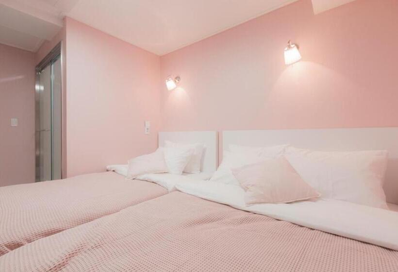 غرفة قياسية ثلاثية, Mj Stay 2