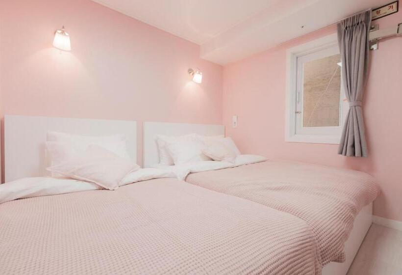 غرفة قياسية ثلاثية, Mj Stay 2