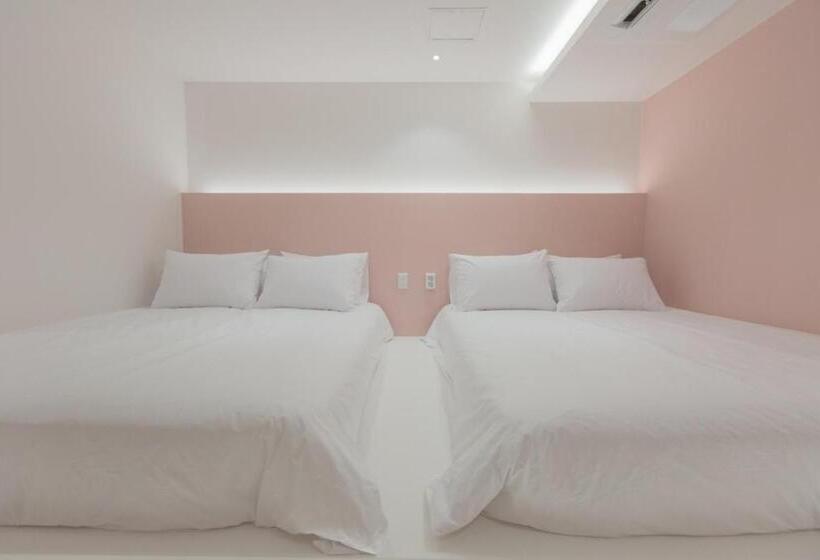 غرفة عائلية, Mj Stay 2