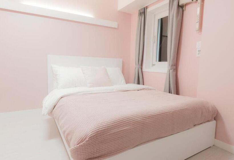 غرفة عائلية, Mj Stay 2