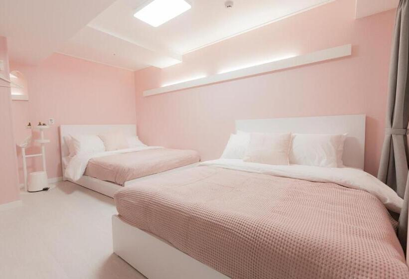 غرفة عائلية, Mj Stay 2