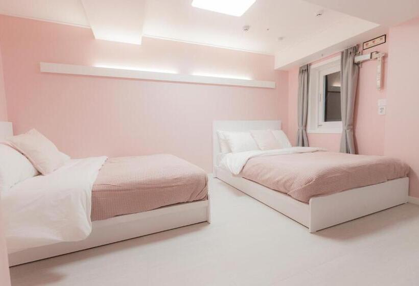 غرفة عائلية, Mj Stay 2