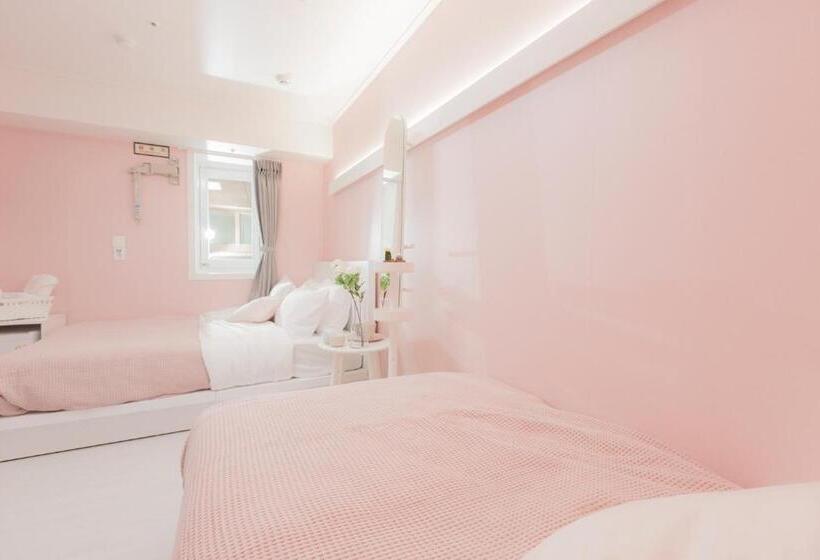 غرفة قياسية ثلاثية, Mj Stay 2