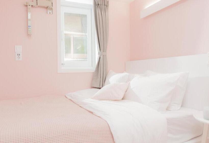 غرفة قياسية ثلاثية, Mj Stay 2