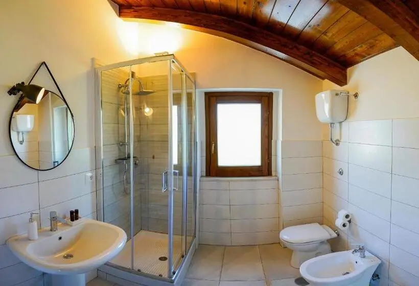 Comfort Kolmen Hengen Huone, Cascina San Michele