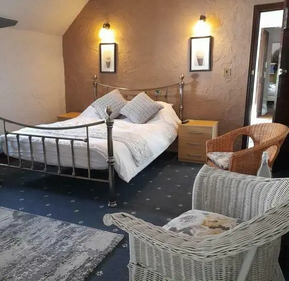 キングサイズベッドのスタンダードルーム, The Golden Lion Inn