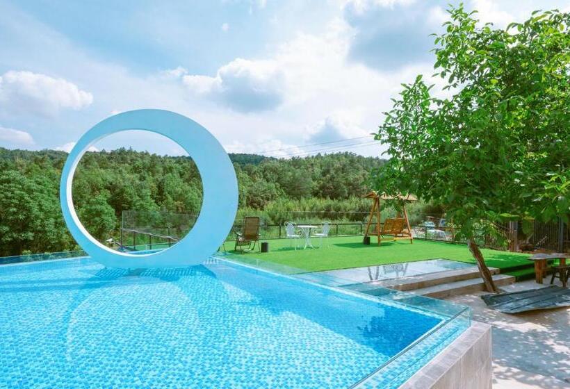 سوییت با چشم‌انداز کوه, Chun Jian