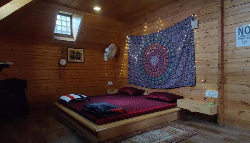 キングサイズベッドのスーペリアルーム, The Door To Nirvana Backpackers Hostel Kotagiri