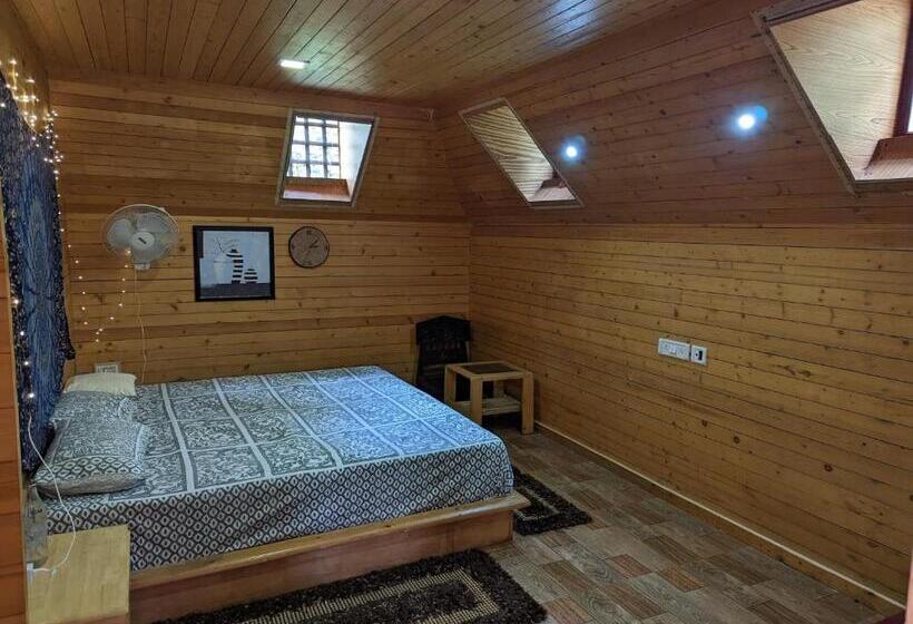 キングサイズベッドのスーペリアルーム, The Door To Nirvana Backpackers Hostel Kotagiri