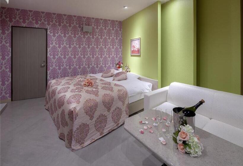 이코노미 룸, Xcell