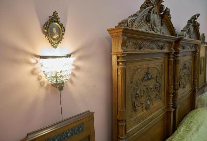 اتاق لوکس سه تخته, B&b Domvs Tva