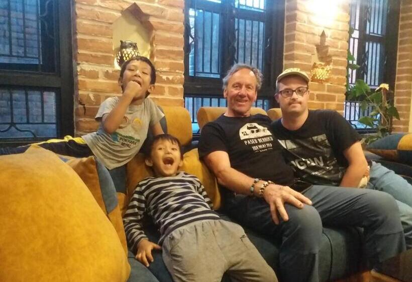 اتاق استاندارد سه نفره, Layaku Durbar