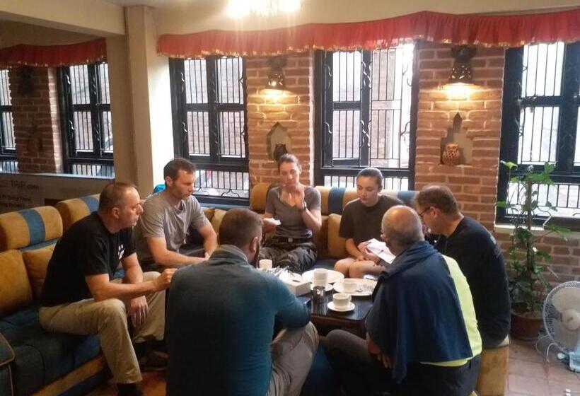 اتاق استاندارد سه نفره, Layaku Durbar