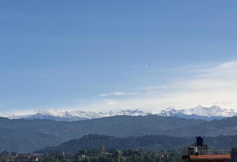 اتاق استاندارد سه نفره, Layaku Durbar