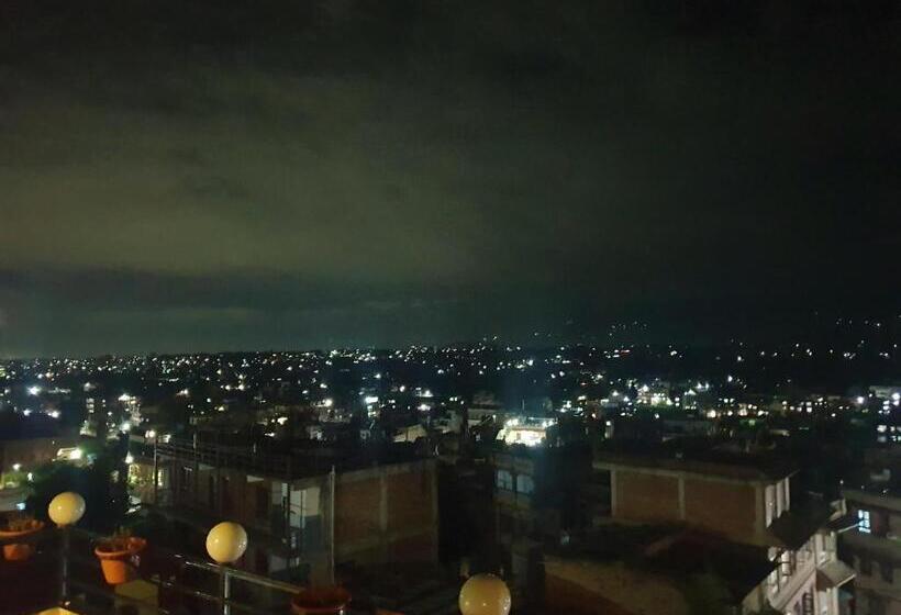 اتاق استاندارد با بالکن, Layaku Durbar