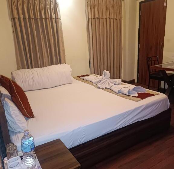 اتاق استاندارد با بالکن, Layaku Durbar