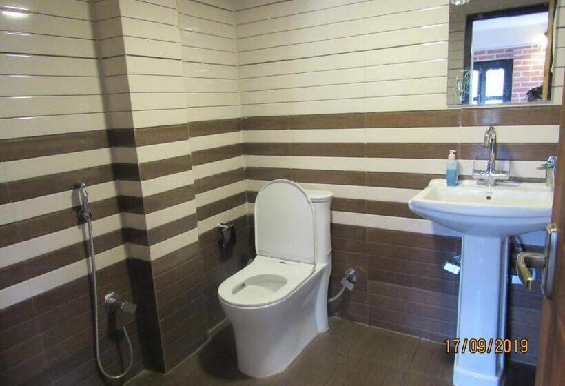 اتاق استاندارد با چشمانداز کوهستان, Layaku Durbar