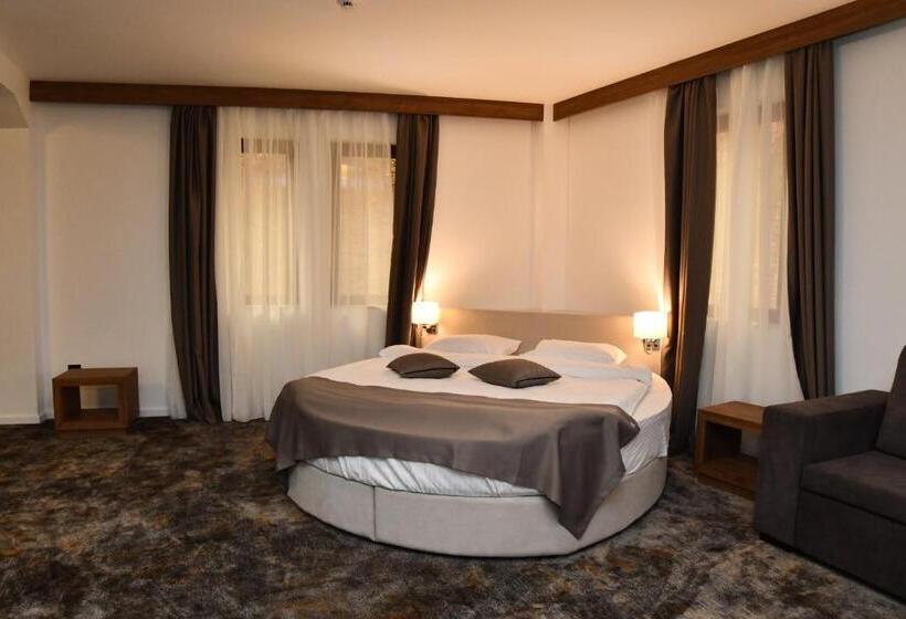 اتاق سوپریور, Emrovic Raj