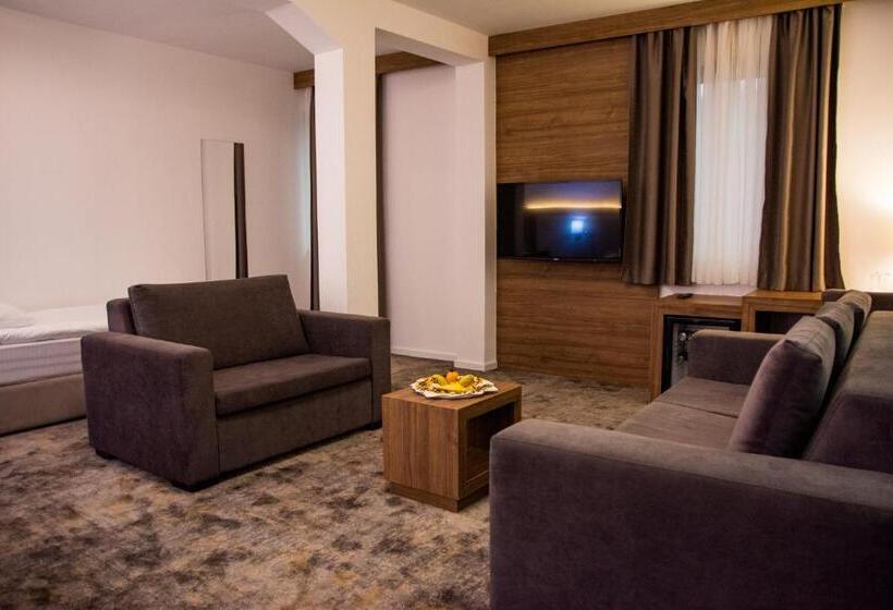 اتاق سوپریور, Emrovic Raj