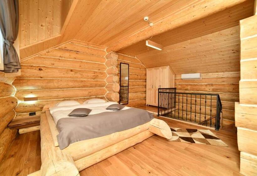 سوییت دوبلکس, Emrovic Raj