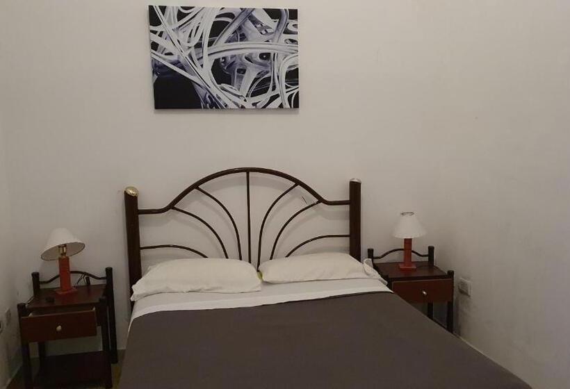 اتاق استاندارد با سرویس بهداشتی مشترک, Hostelmo