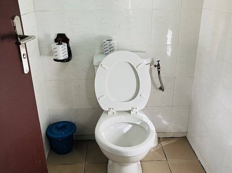 اتاق خانوادگی, Hôtel Appartement Meublé Les Flots Bleu