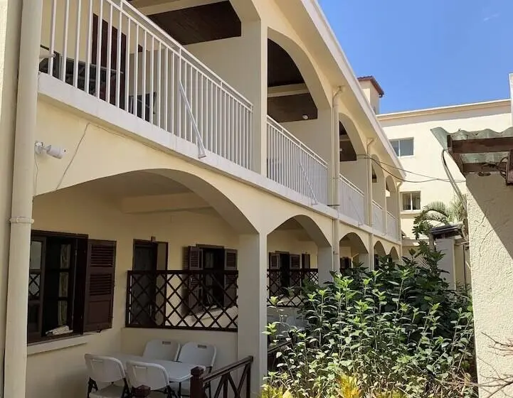 اتاق خانوادگی, Hôtel Appartement Meublé Les Flots Bleu